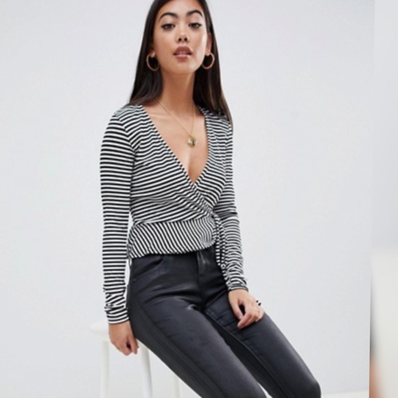 Boohoo- Petite tie side top in stripe - Picture 6 of 7